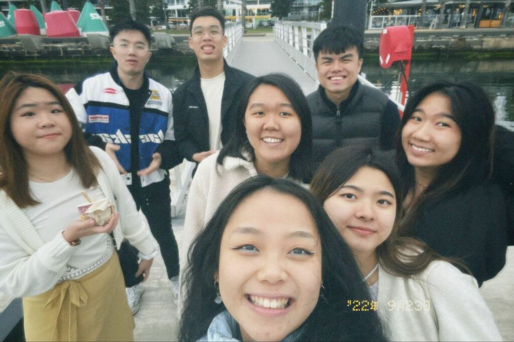 studying abroad - friends